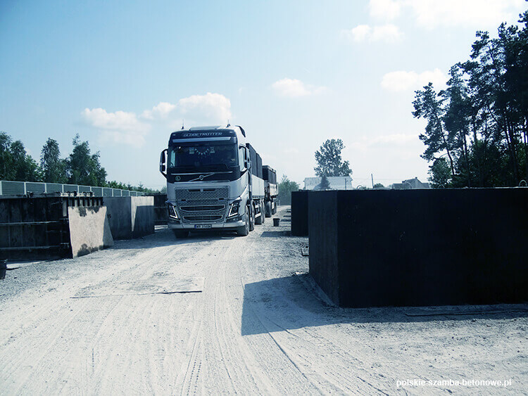 Transport szamb betonowych  w Żerkowie